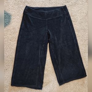 Lululemon Black Terry Cropped pants Size 8